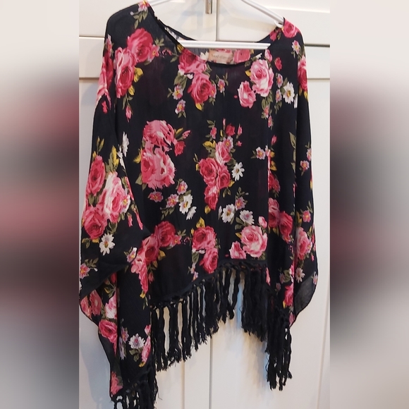 Band of Gypsies floral poncho - Picture 6 of 6